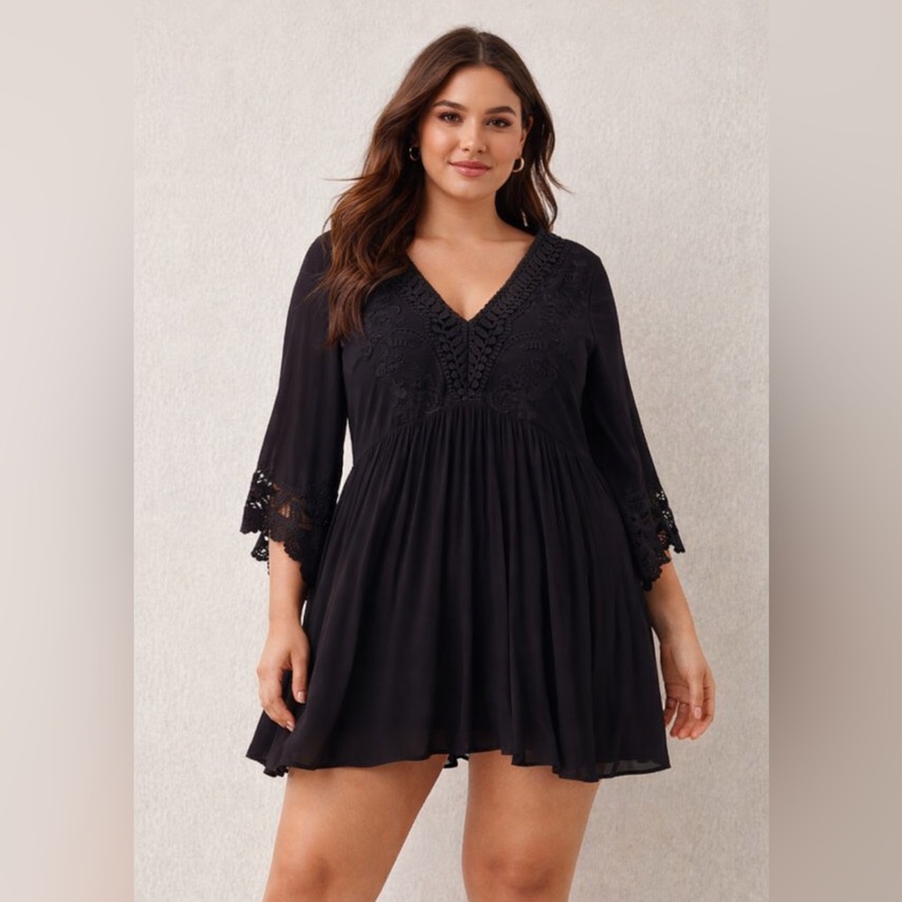 Arula EUC Black Boho Crochet Lace Bell Sleeves Short Dress Size A (1x or 14-16)